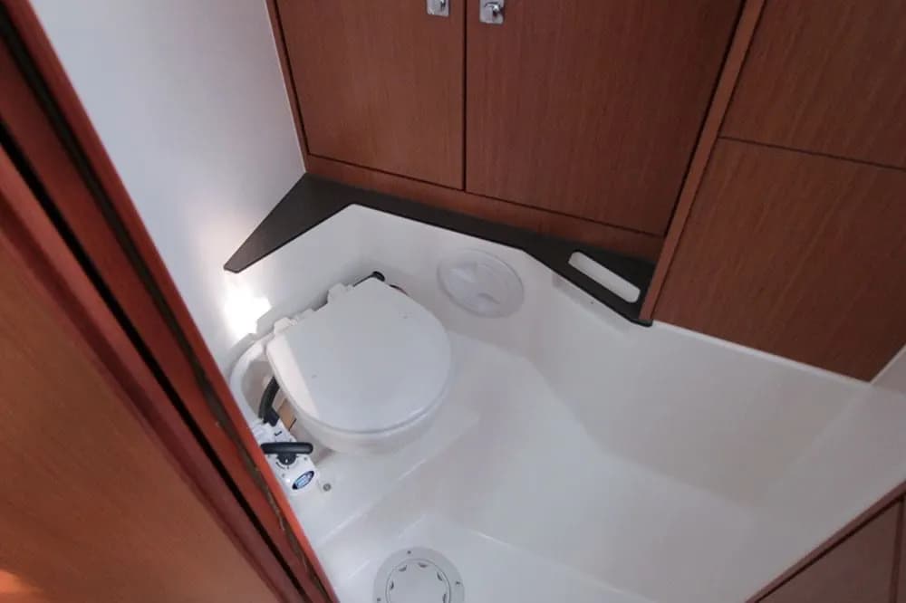 Bavaria Cruiser 37 Black Pearl - Yachtcharter Mallorca