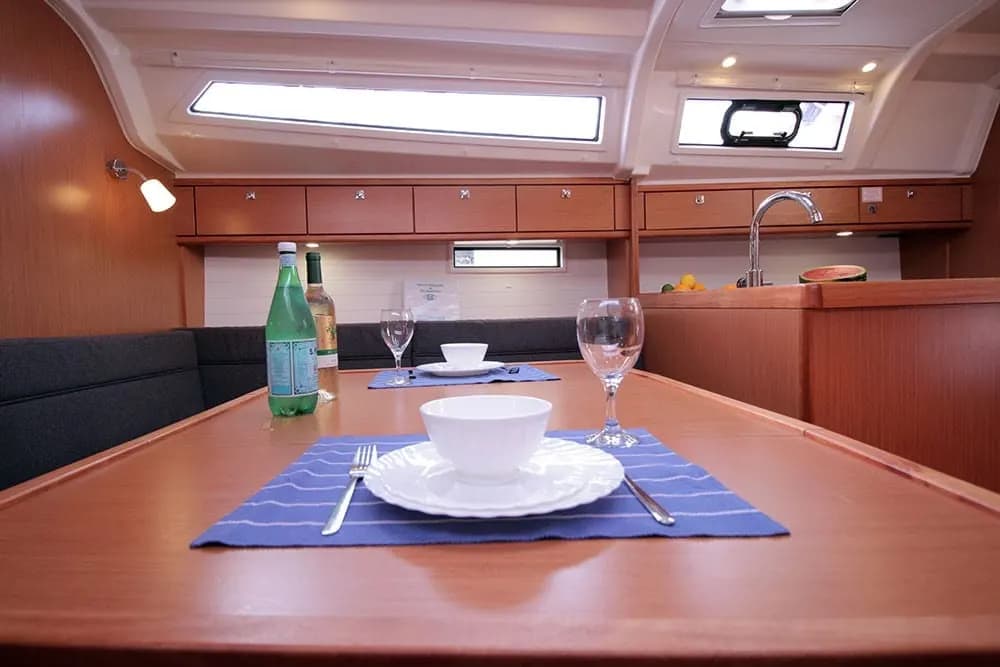 Bavaria Cruiser 37 Black Pearl - Yachtcharter Mallorca
