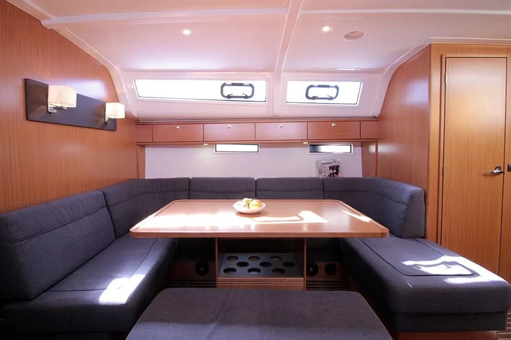 Bavaria Cruiser 51 Firewall - Yachtcharter Mallorca